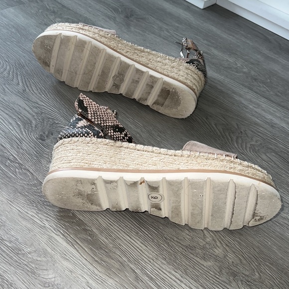 Comfy Wedges - Picture 4 of 5